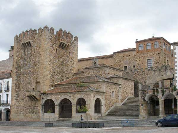 Torre de Bujaco y Ermita de la Paz